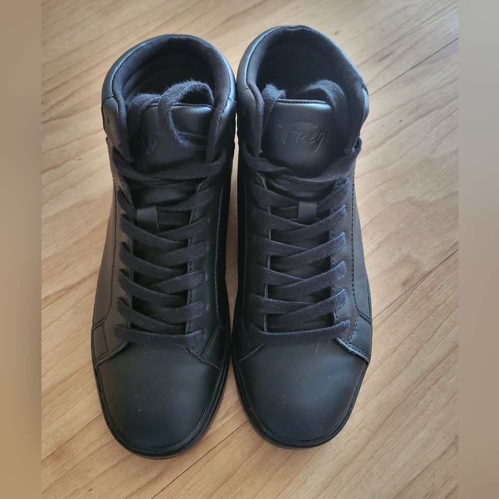 Fuego Women's Black High-Top Size 7